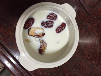 红枣牛奶炖鱼胶的做法步骤4