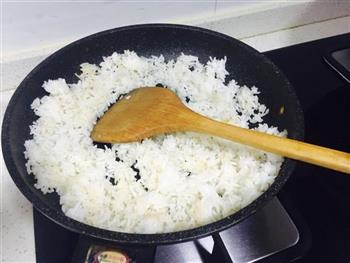 洋葱粟米火腿炒饭的做法步骤7