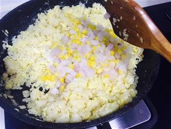 洋葱粟米火腿炒饭的做法步骤9
