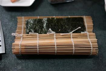 五彩寿司卷的做法图解4