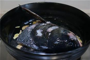 义乌芋儿鱼头汤的做法图解3