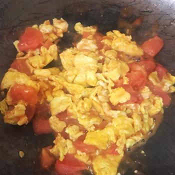 西红柿鸡蛋炒面的做法步骤5