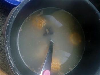 鱼头辣白菜面条汤的做法图解1