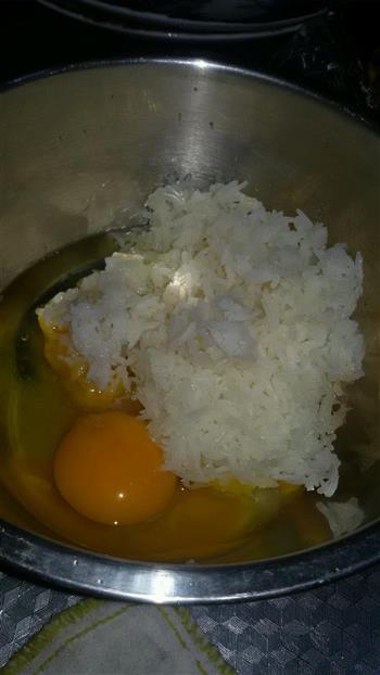 鸡蛋米饭饼的做法步骤1