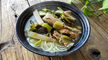 砂锅炖酸萝卜老鸭汤的做法步骤10