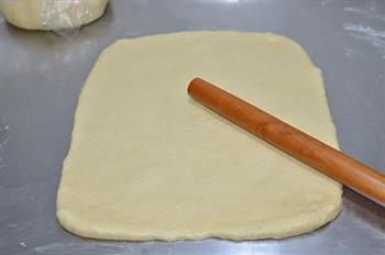 香葱肉松面包卷的做法步骤7