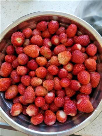 草莓罐头的做法步骤2