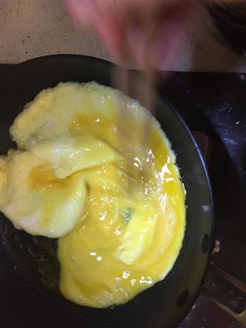 鸡蛋炸酱面的做法步骤2