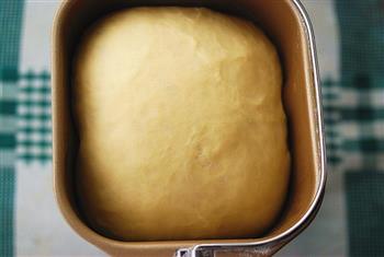 葱香肉松面包卷的做法步骤5