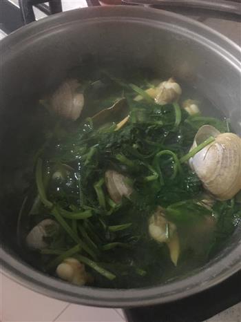 豌豆尖黄蚬子汤的做法步骤3