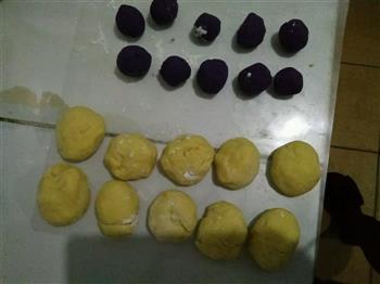 南瓜紫薯芝麻饼的做法图解1