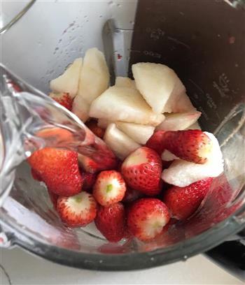 养生果汁-草莓梨汁的做法步骤2
