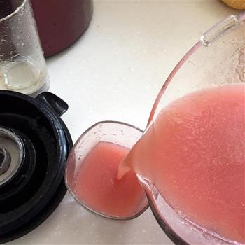 养生果汁-草莓梨汁的做法图解5