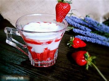 草莓奶昔的做法步骤16