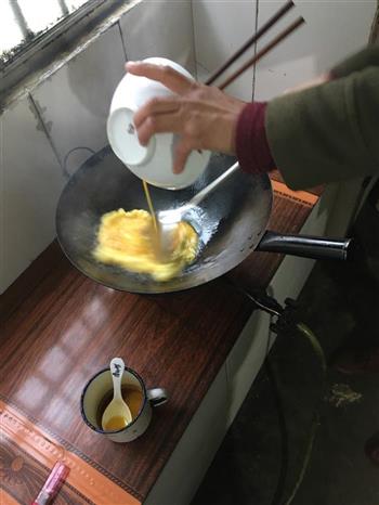 妈妈牌蛋炒饭的做法步骤3