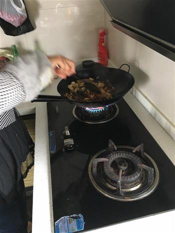 腌菜烧鳝鱼的做法步骤4