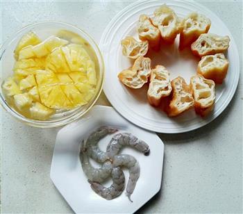 外酥内绵的菠萝油条虾的做法图解1