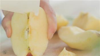蜜汁地瓜苹果羹的做法图解2