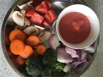 番茄时蔬汤，酸爽可口促消化的做法步骤1
