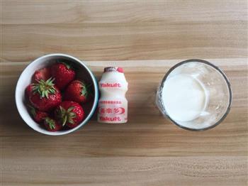 草莓养乐多牛奶的做法步骤1