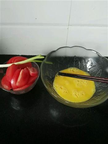 西红柿鸡蛋饺子面的做法图解2