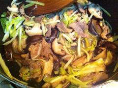 韭黄鲜蘑菇炒肉片