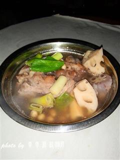 花生莲藕猪骨汤