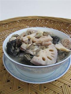 莲藕牡蛎煲乌鸡