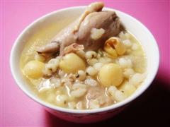 莲子薏米煲鸭汤的热量