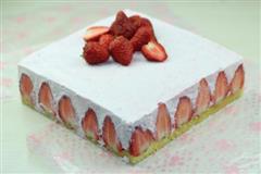 8寸草莓慕斯蛋糕