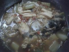 剁椒洒酿鱼头汤的热量