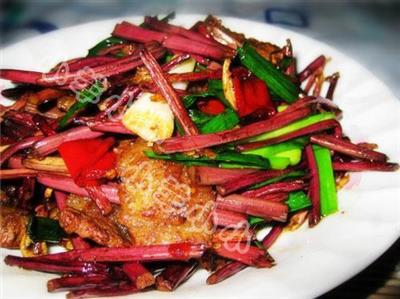 猪肉炒蕨菜