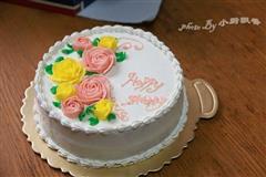 奶油霜裱花生日蛋糕