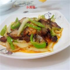 青椒白菜梗子炒腊肉