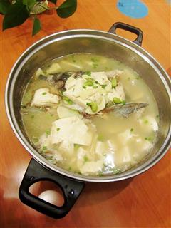 豆腐炖鱼头的热量