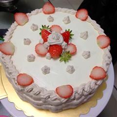 草莓园裱花蛋糕的热量