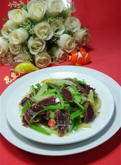 酸菜鸭胗炒芹菜