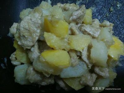 窝瓜炖土豆肉
