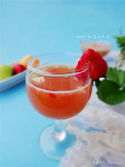 草莓鲜果汁