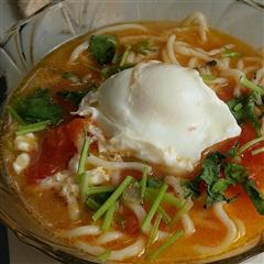 西红柿荷包蛋手擀面汤的热量