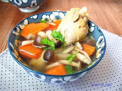 鸡腿胡萝卜蘑菇汤