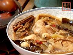 茶树菇炖鸡汤的热量