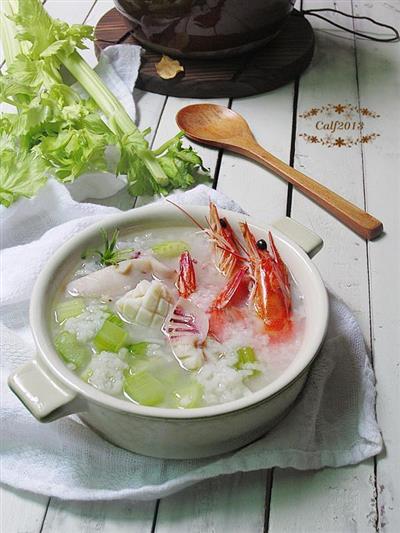芹菜海鲜砂锅粥