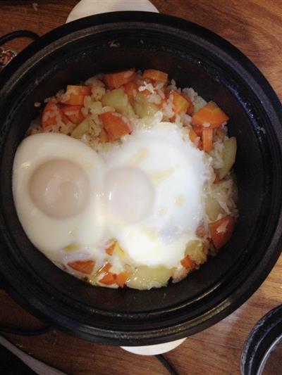 电饭煲焖土豆胡萝卜咸饭