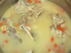 苡米百合猪骨汤