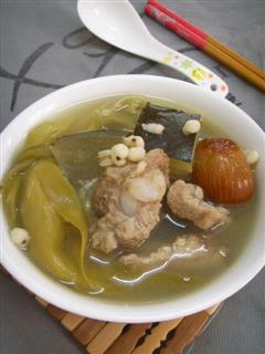剑花薏米猪骨汤