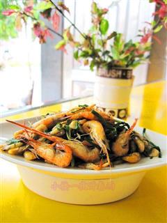 韭菜焖鲜河虾