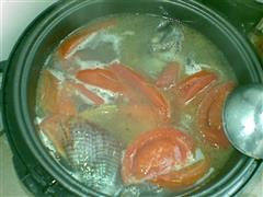 番茄鲫鱼汤