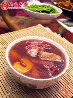 粉葛赤小豆猪骨汤的热量