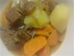 土豆胡萝卜炖牛肉的热量